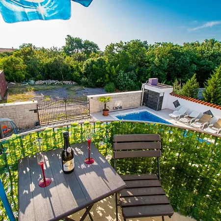 Gostinjska kuća With Pool In Pula,croatia Pula