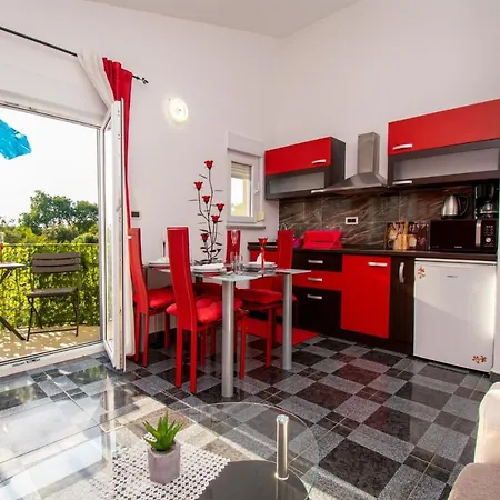 Guest house With Pool In Pula,croatia *
