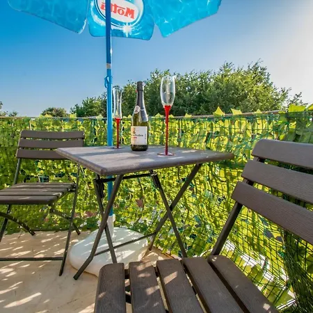 Guest house With Pool In Pula,croatia
