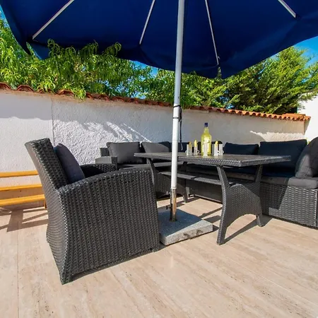 With Pool In Pula,croatia Guest house