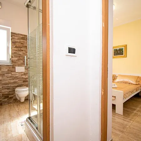 Guest house With Pool In Pula,croatia