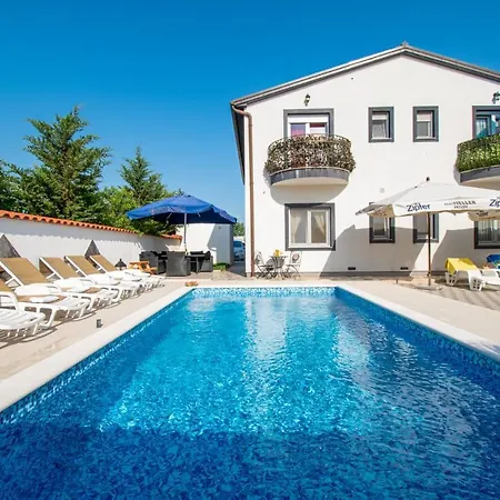 Guest house With Pool In Pula,croatia Pula