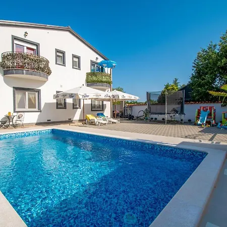 Guest house With Pool In Pula,croatia Pula