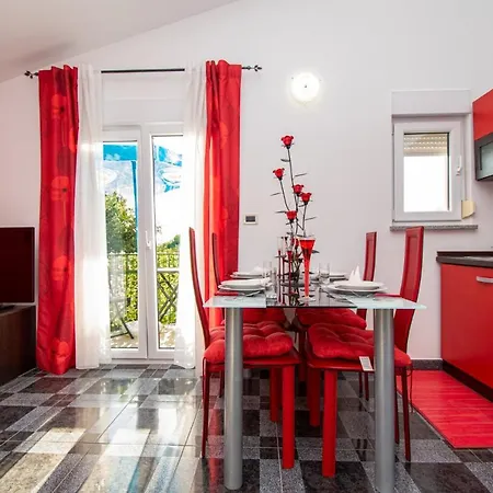 Guest house With Pool In Pula,croatia *