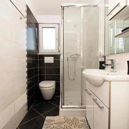 With Pool In Pula,croatia Guest house Pula