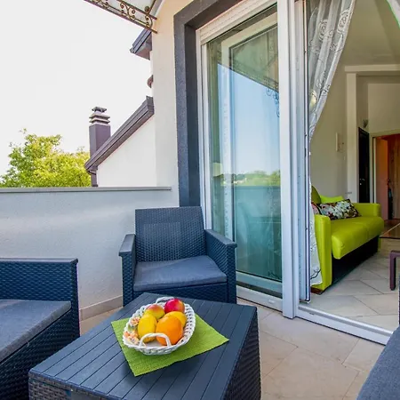With Pool In Pula,croatia Guest house Pula