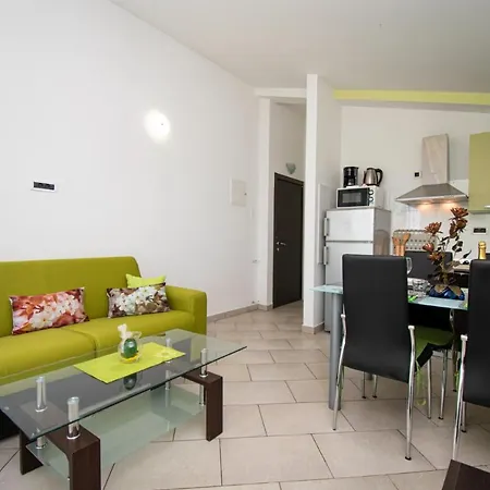 Guest house With Pool In Pula,croatia *
