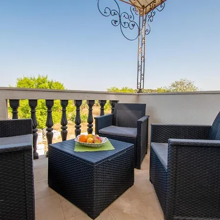 Guest house With Pool In Pula,croatia