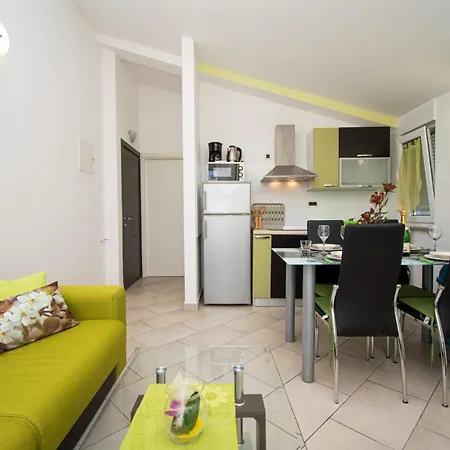With Pool In Pula,croatia Guest house *